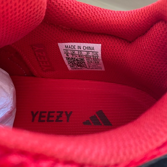 Brand New Yeezy Boost 700 - Picture 3 of 8